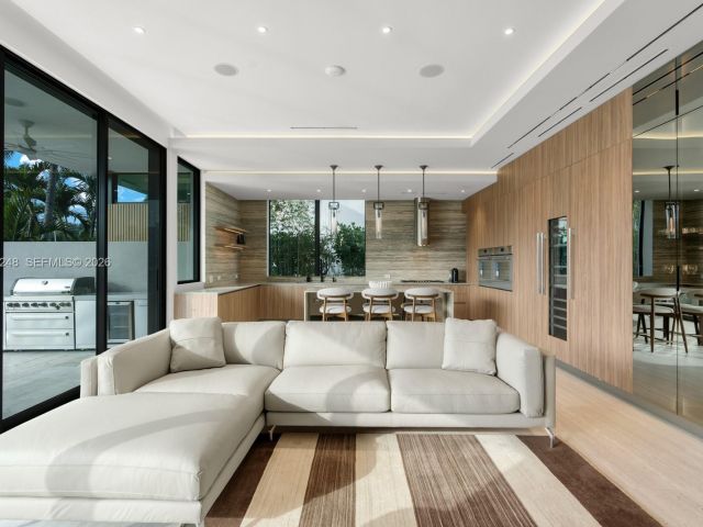 Дом в аренду по адресу 641 Flamingo Dr 0 - фото 7529614