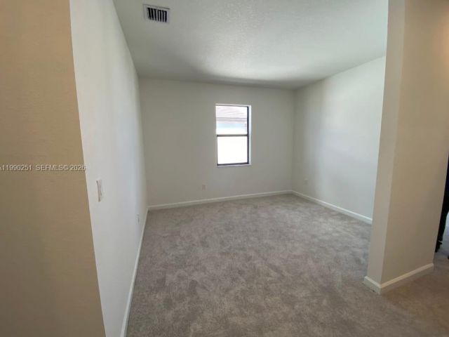 Продажа дома по адресу 23074 SW 128th Pl - фото 7530400