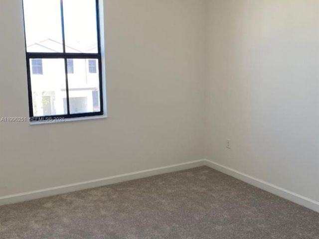 Продажа дома по адресу 23074 SW 128th Pl - фото 7530406