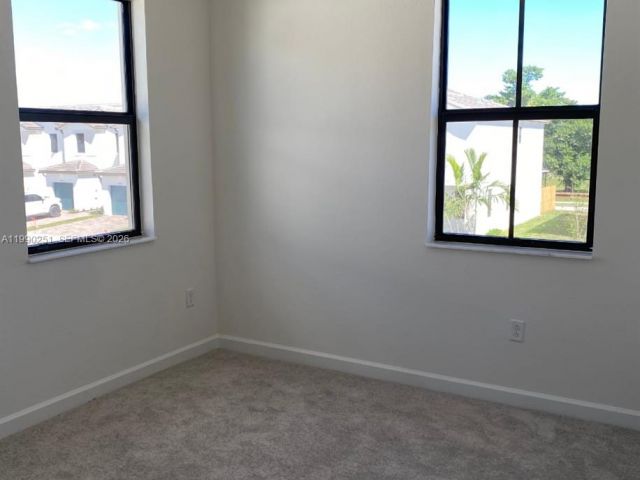 Продажа дома по адресу 23074 SW 128th Pl - фото 7530407