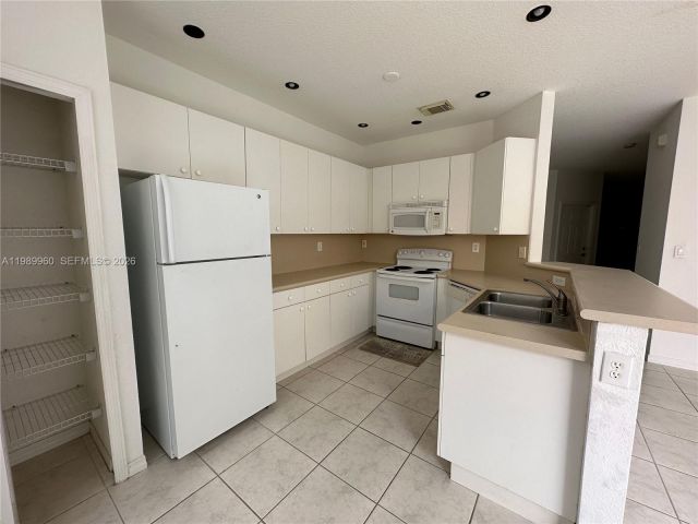 Продажа дома по адресу 16602 SW 78th Ter - фото 7530420