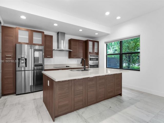 Продажа дома по адресу 16058 SW 136th Way - фото 7530901