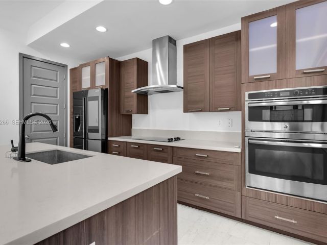 Продажа дома по адресу 16058 SW 136th Way - фото 7530902