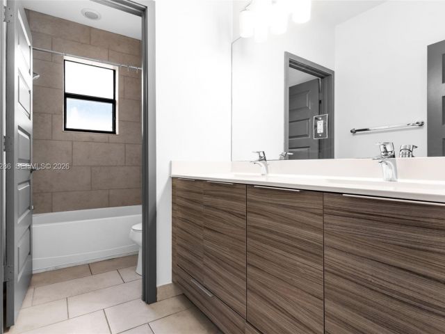 Продажа дома по адресу 16058 SW 136th Way - фото 7530911