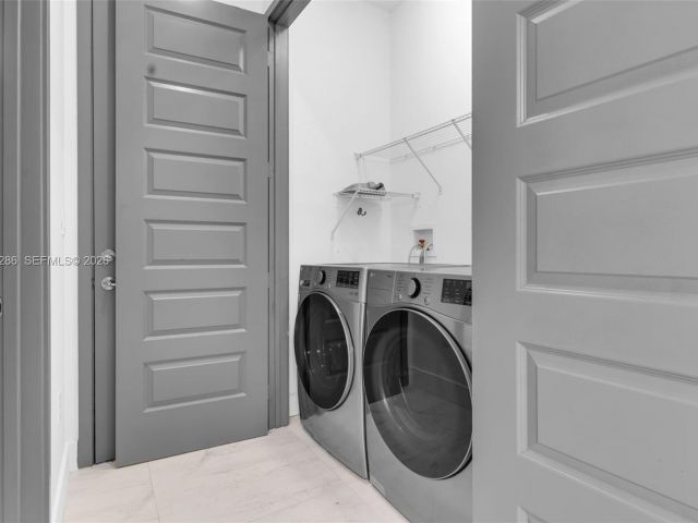 Продажа дома по адресу 16058 SW 136th Way - фото 7530913