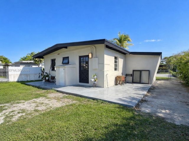 Продажа дома по адресу 6561 SW 34th St - фото 7530893