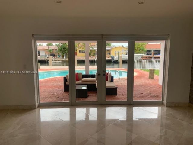 Дом в аренду по адресу 3406 NE 168th St 3406 - фото 7531190