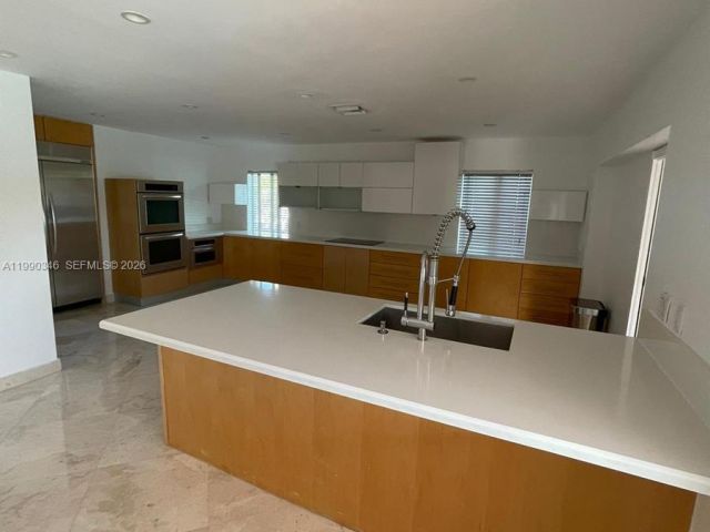 Дом в аренду по адресу 3406 NE 168th St 3406 - фото 7531193