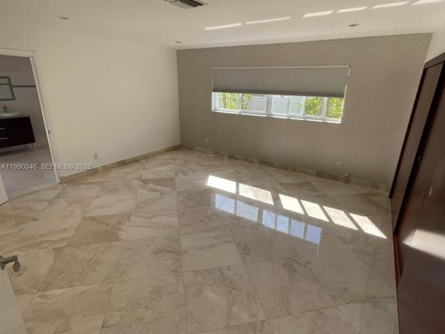 Дом в аренду по адресу 3406 NE 168th St 3406 - фото 7531195