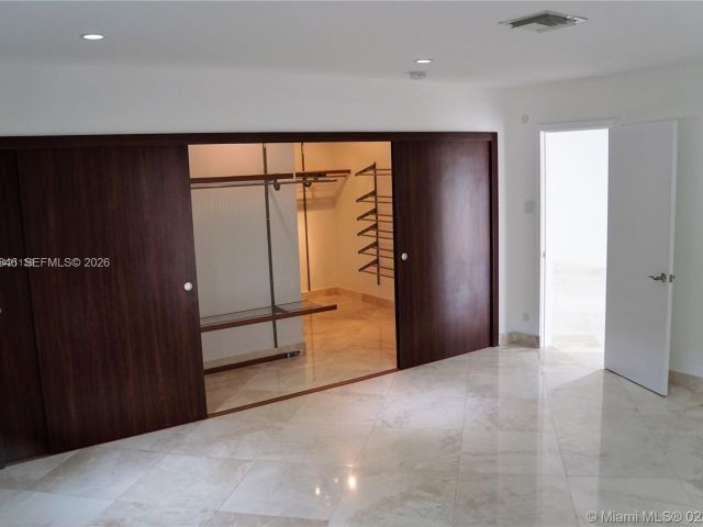 Дом в аренду по адресу 3406 NE 168th St 3406 - фото 7531196