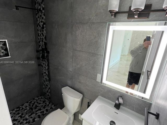 Дом в аренду по адресу 3406 NE 168th St 3406 - фото 7531198