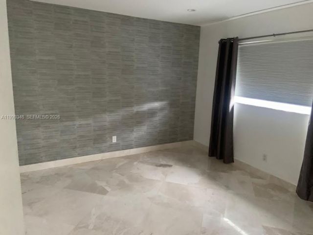 Дом в аренду по адресу 3406 NE 168th St 3406 - фото 7531201