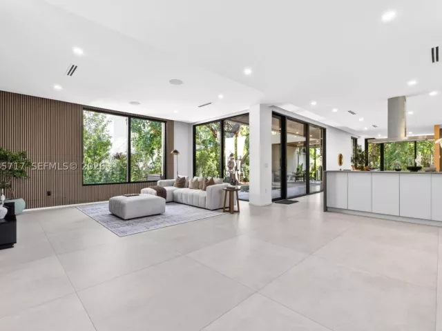 Продажа дома по адресу 234 SW 22nd Rd - фото 9385171