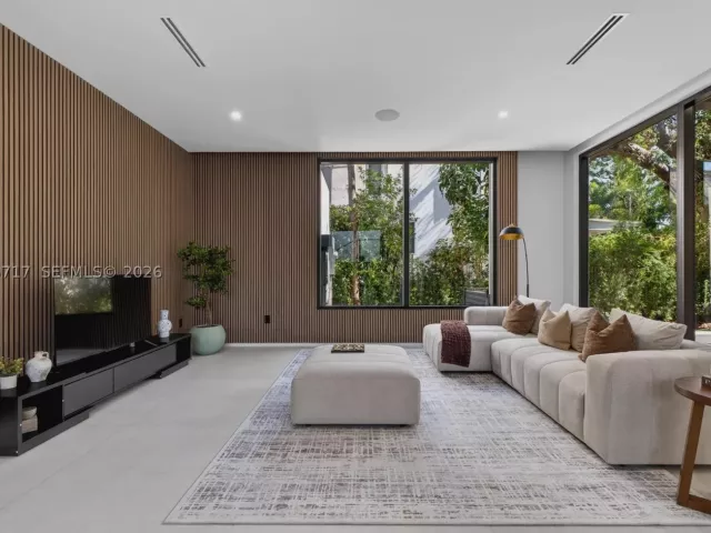 Продажа дома по адресу 234 SW 22nd Rd - фото 9385172