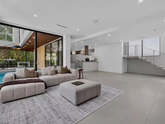 Продажа дома по адресу 234 SW 22nd Rd - фото 9385173