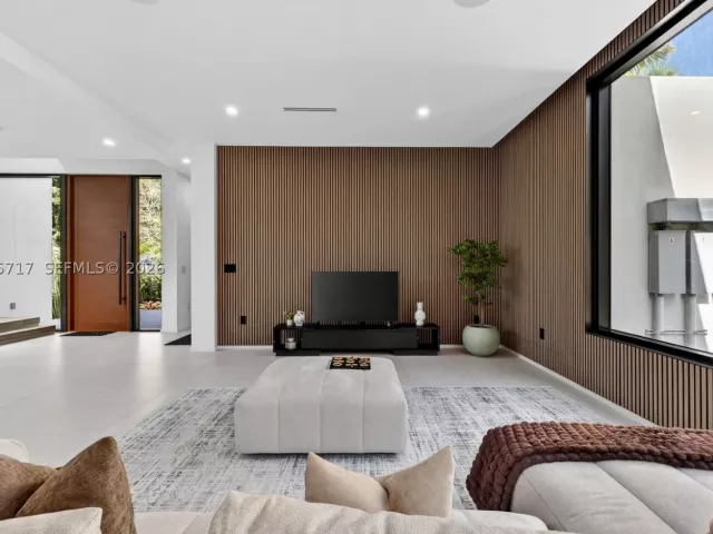 Продажа дома по адресу 234 SW 22nd Rd - фото 9385174