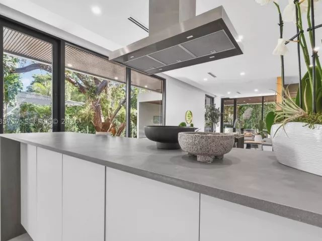 Продажа дома по адресу 234 SW 22nd Rd - фото 9385178