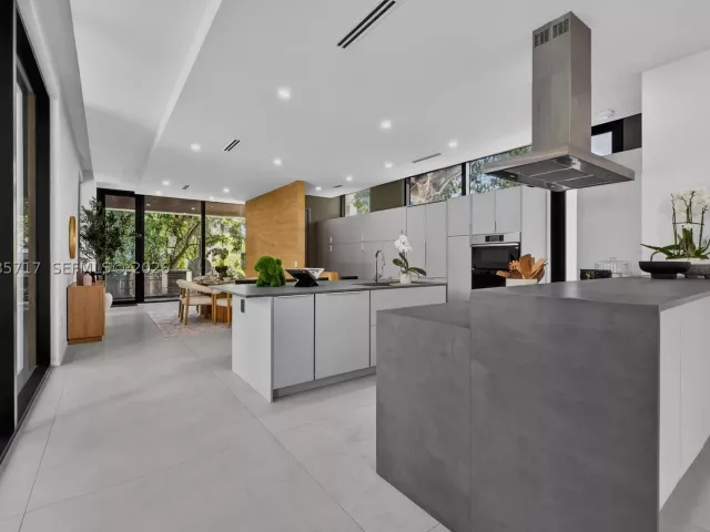 Продажа дома по адресу 234 SW 22nd Rd - фото 9385179