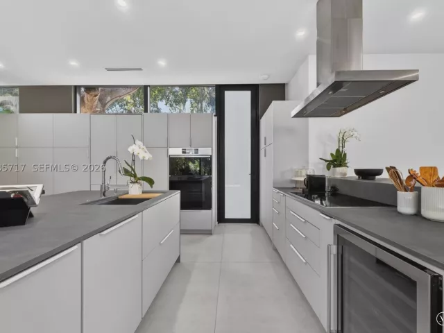Продажа дома по адресу 234 SW 22nd Rd - фото 9385180