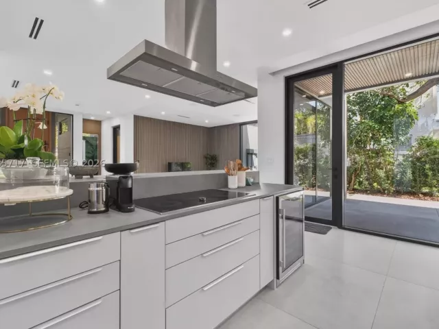 Продажа дома по адресу 234 SW 22nd Rd - фото 9385181