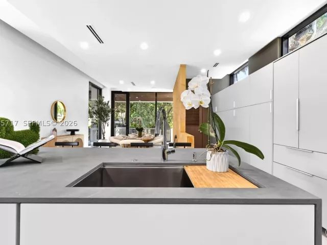 Продажа дома по адресу 234 SW 22nd Rd - фото 9385183