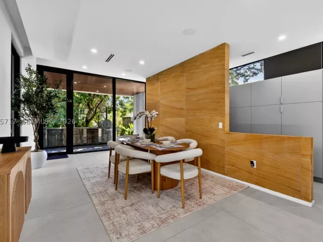 Продажа дома по адресу 234 SW 22nd Rd - фото 9385186