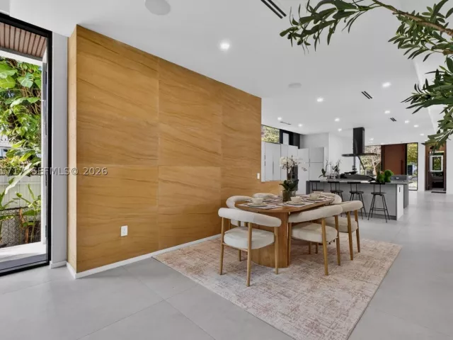 Продажа дома по адресу 234 SW 22nd Rd - фото 9385187