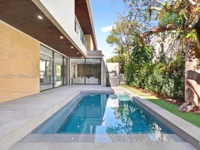 Продажа дома по адресу 234 SW 22nd Rd - фото 9385192