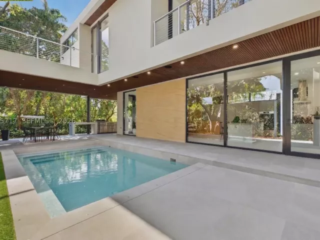 Продажа дома по адресу 234 SW 22nd Rd - фото 9385193