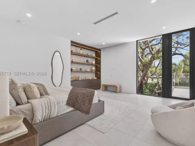 Продажа дома по адресу 234 SW 22nd Rd - фото 9385203