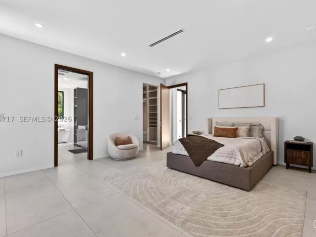 Продажа дома по адресу 234 SW 22nd Rd - фото 9385204