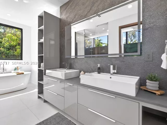 Продажа дома по адресу 234 SW 22nd Rd - фото 9385207