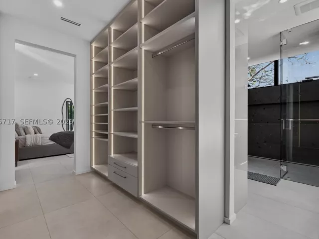 Продажа дома по адресу 234 SW 22nd Rd - фото 9385212
