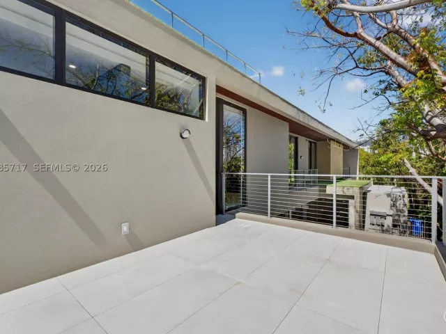 Продажа дома по адресу 234 SW 22nd Rd - фото 9385215