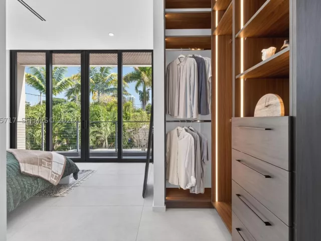 Продажа дома по адресу 234 SW 22nd Rd - фото 9385217