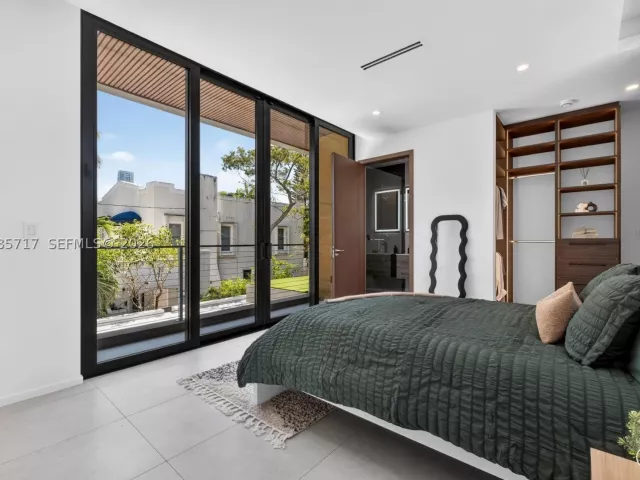 Продажа дома по адресу 234 SW 22nd Rd - фото 9385220