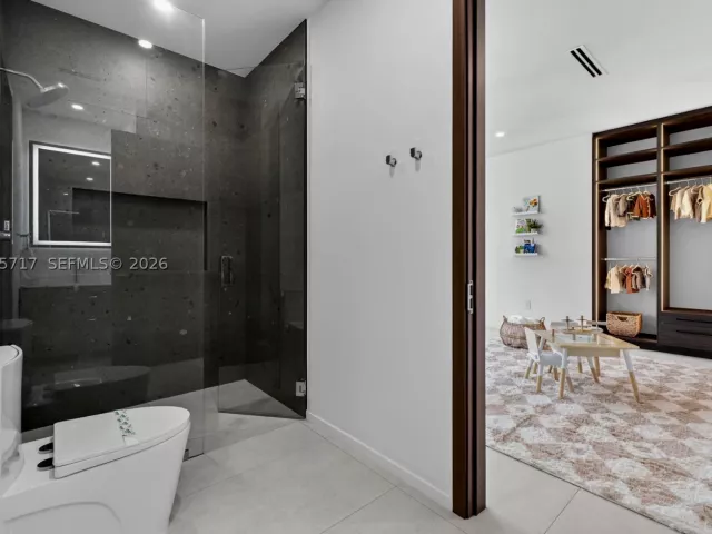 Продажа дома по адресу 234 SW 22nd Rd - фото 9385227