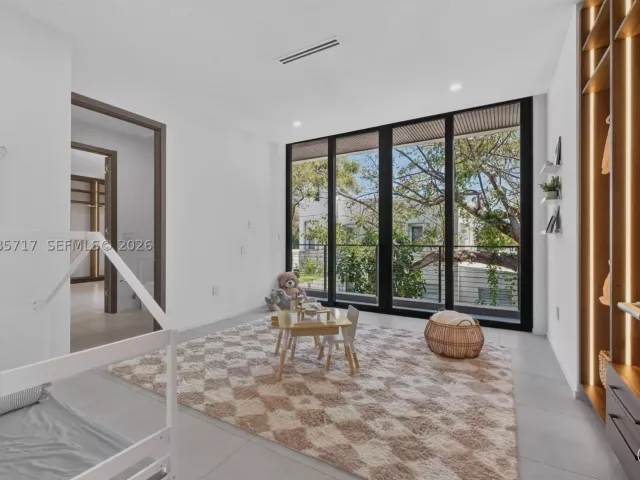 Продажа дома по адресу 234 SW 22nd Rd - фото 9385232