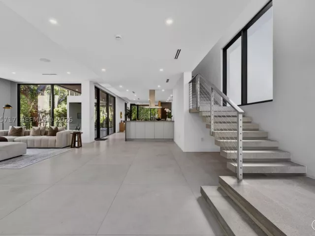 Продажа дома по адресу 234 SW 22nd Rd - фото 9385169