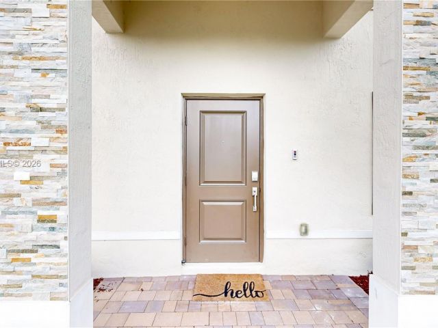 Дом в аренду по адресу 2333 SE 28th Ct - фото 7531231