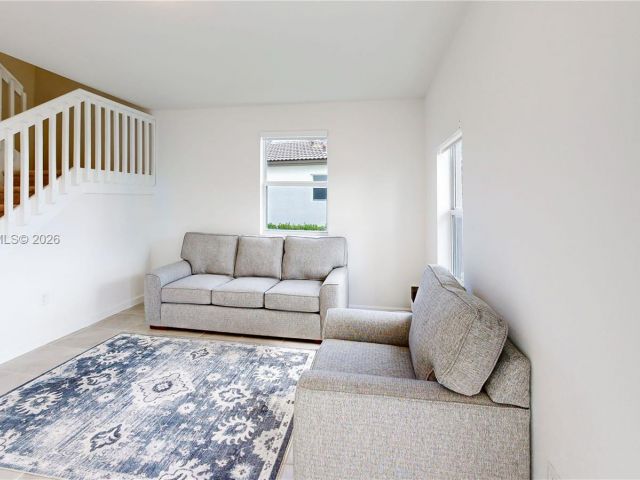 Дом в аренду по адресу 2333 SE 28th Ct - фото 7531233