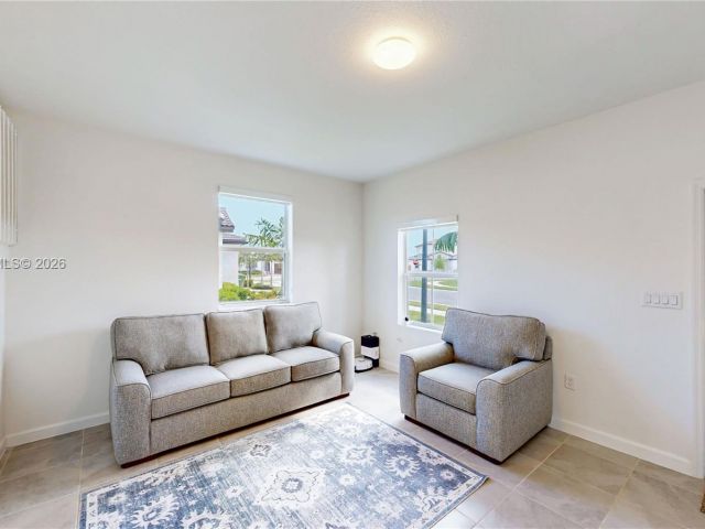 Дом в аренду по адресу 2333 SE 28th Ct - фото 7531234