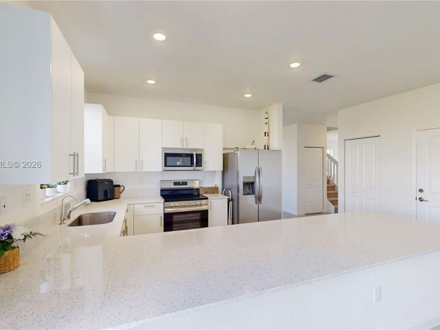 Дом в аренду по адресу 2333 SE 28th Ct - фото 7531238