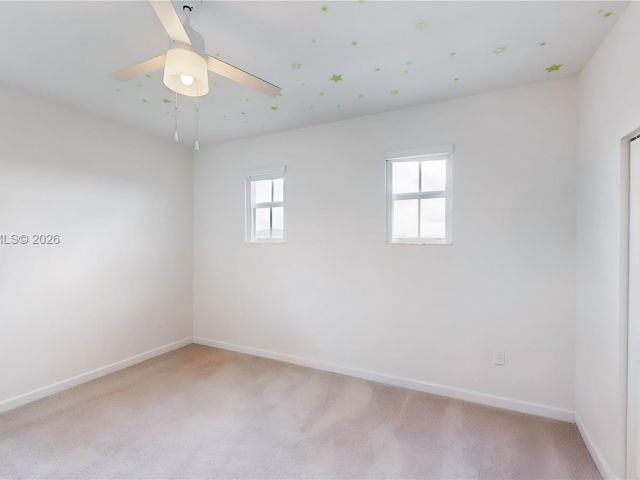 Дом в аренду по адресу 2333 SE 28th Ct - фото 7531247