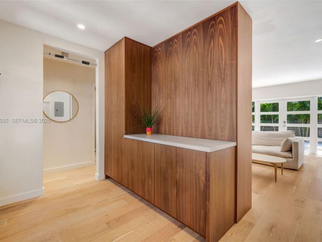 Продажа дома по адресу 830 NE 72nd St - фото 7531986