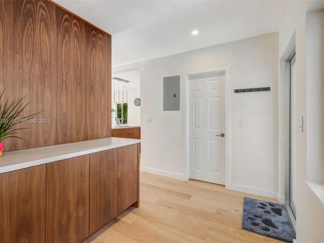 Продажа дома по адресу 830 NE 72nd St - фото 7531987