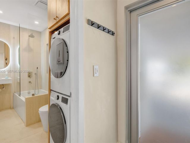 Продажа дома по адресу 830 NE 72nd St - фото 7531988