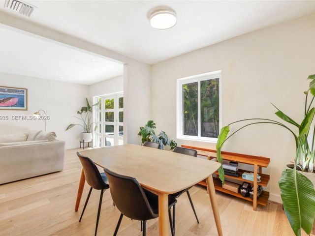 Продажа дома по адресу 830 NE 72nd St - фото 7531998