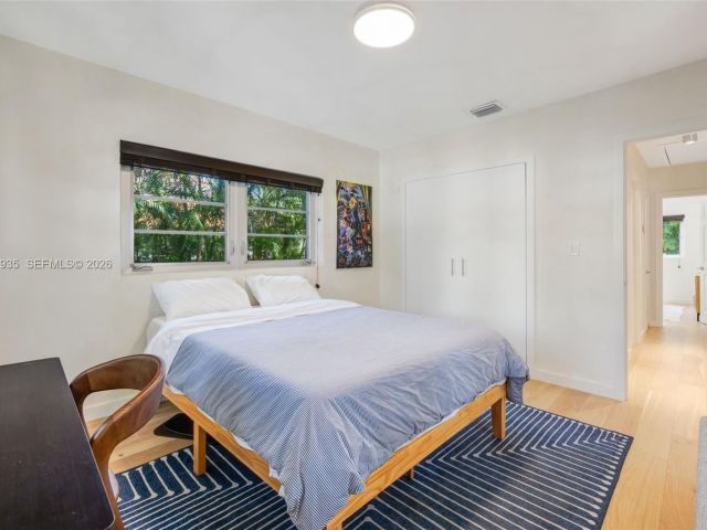 Продажа дома по адресу 830 NE 72nd St - фото 7532001