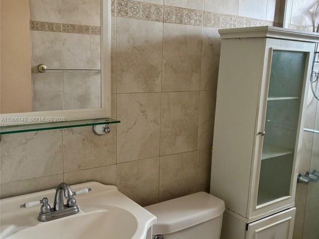 Продажа дома по адресу 3241 Arthur Ter - фото 7532134